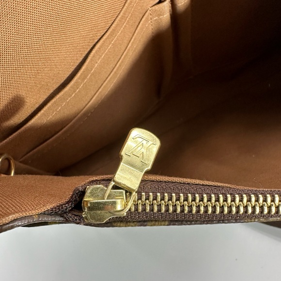 Louis Vuitton Monogram Canvas Messenger Bag Shoulder Bag - Picture 14 of 16